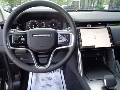 Used 2025 Land Rover Discovery Sport S image 12