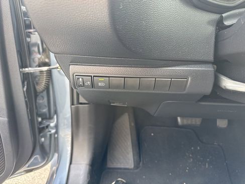 Used 2021 Toyota Corolla LE image 8