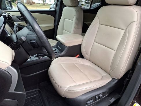Used 2023 Chevrolet Traverse LT w/ LPO, Floor Liner Package image 46