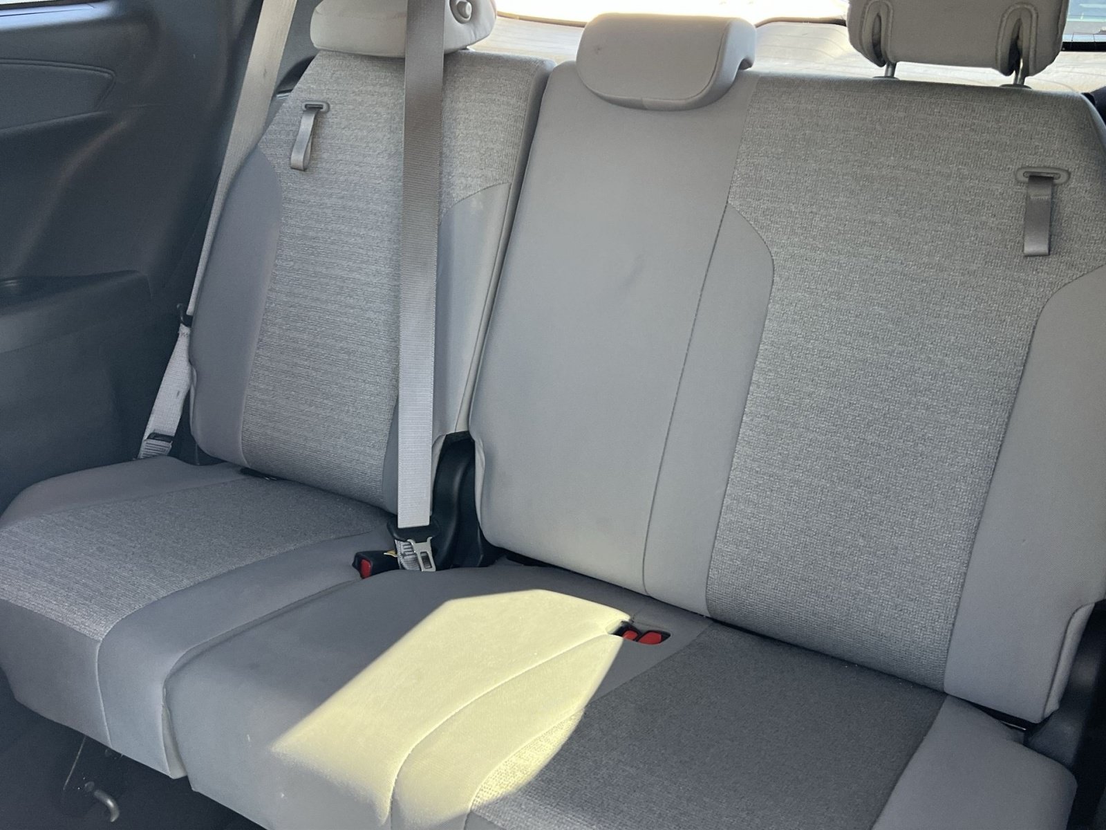 Used 2025 Toyota Sienna LE FWD image 21