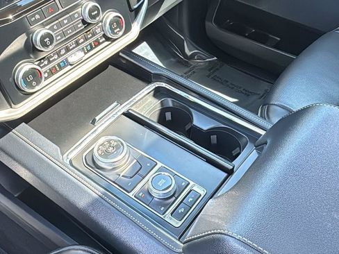 Used 2024 Ford Expedition XLT image 22