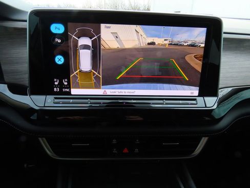 Certified 2024 Volkswagen Atlas SEL Premium R-Line image 30