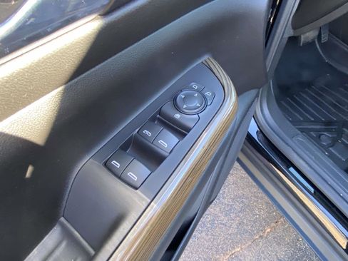 Used 2022 GMC Acadia SLE w/ Driver Convenience Package image 14