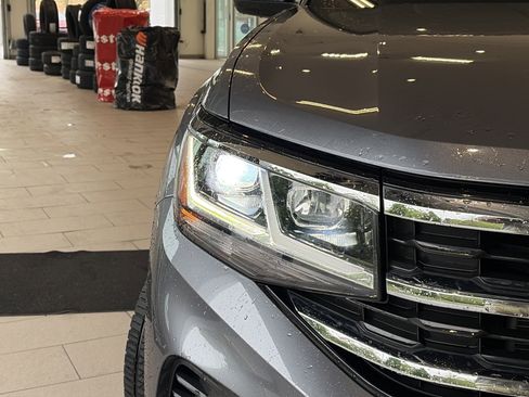 Used 2023 Volkswagen Atlas Cross Sport SE w/ Panoramic Sunroof Package AWD/4WD image 10