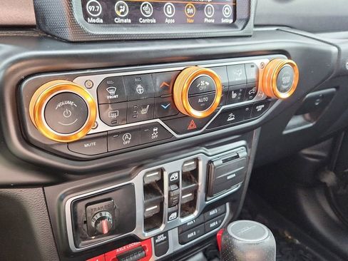 Used 2023 Jeep Gladiator Mojave w/ Cold Weather Group image 27