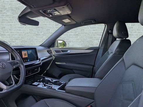 Certified 2025 Volkswagen Atlas Cross Sport SE AWD/4WD image 21