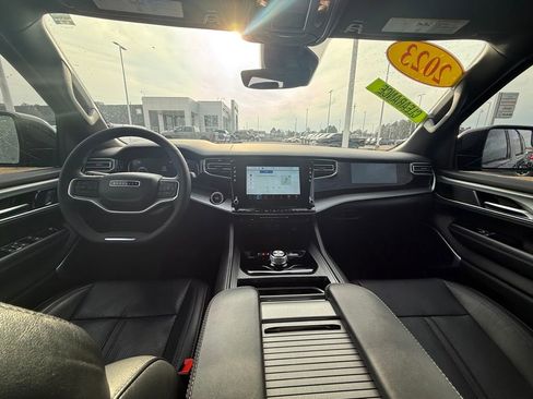 Used 2023 Jeep Wagoneer Series II image 12