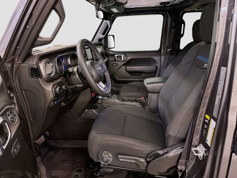Used 2023 Jeep Wrangler Unlimited Rubicon 4xe image 13