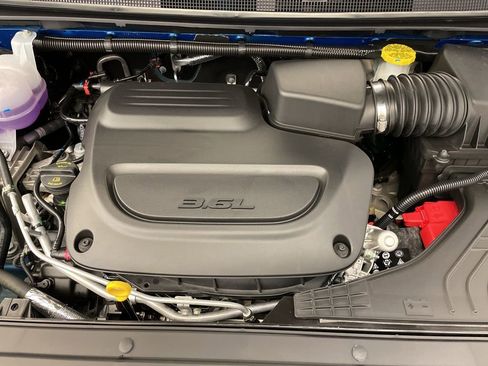 New 2026 Chrysler Pacifica Select w/ S Appearance Package image 18