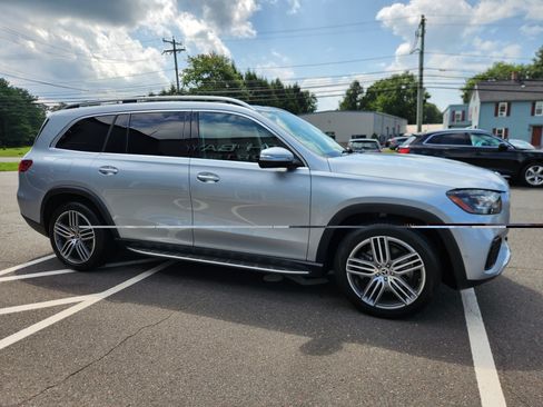 Used 2024 Mercedes-Benz GLS 450 4MATIC image 7