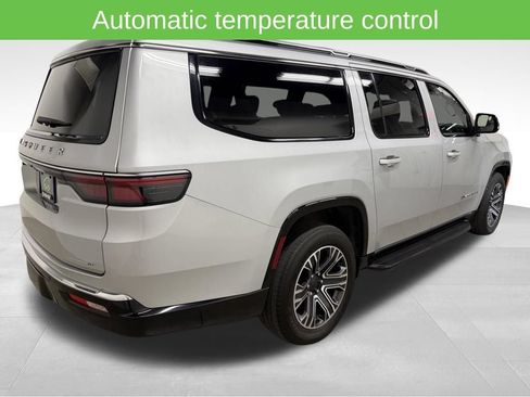 Used 2024 Jeep Wagoneer L Series II w/ Flexible Seating Group AWD/4WD image 11