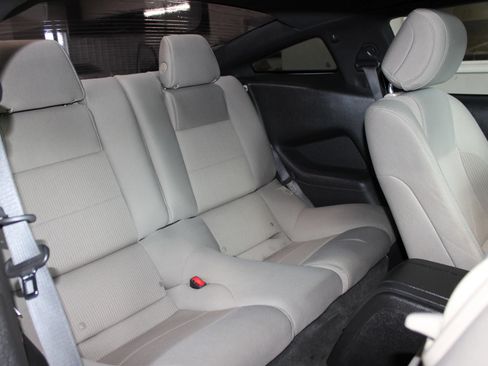 Used 2013 Ford Mustang Coupe RWD image 27