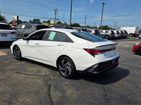 Certified 2025 Hyundai Elantra Sport FWD image 9