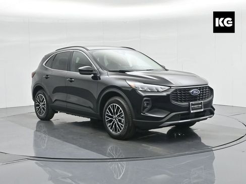 New 2025 Ford Escape SE image 1