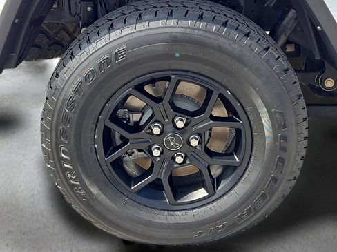 Used 2024 Jeep Gladiator Sport AWD/4WD image 8