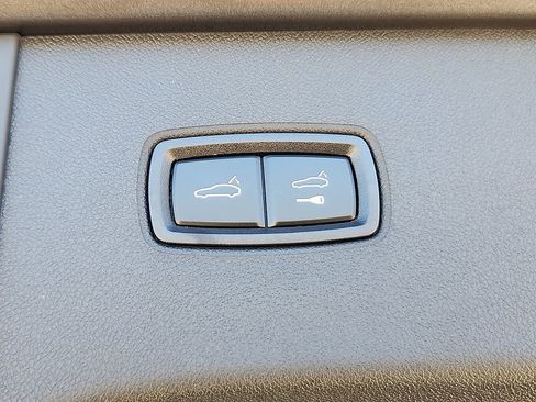 Certified 2024 Porsche Cayenne image 30