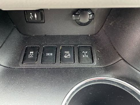 Used 2016 Toyota Highlander XLE image 19