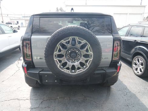 Used 2024 GMC Hummer EV 3X w/ LPO, Illumination Package image 8