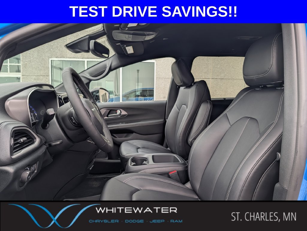 New 2026 Chrysler Pacifica Select AWD/4WD image 6