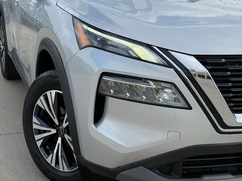Used 2023 Nissan Rogue SV FWD image 3