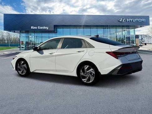 New 2025 Hyundai Elantra SEL FWD image 4