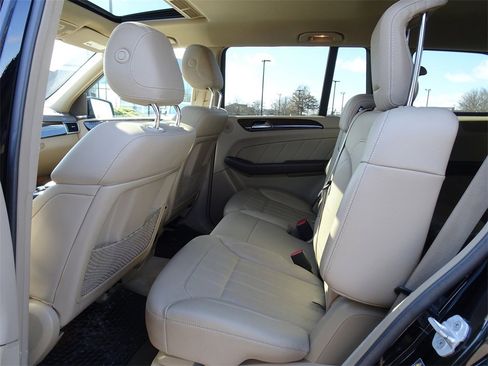 Used 2016 Mercedes-Benz GL 450 4MATIC image 11