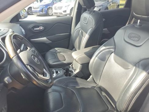 Used 2016 Jeep Cherokee Overland FWD image 17