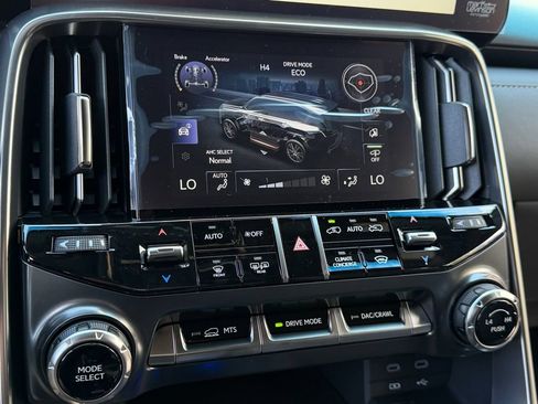 New 2026 Lexus LX 600 4WD w/ Luxury Package image 22