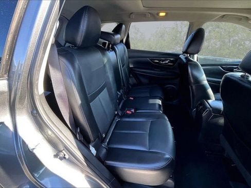 Used 2018 Nissan Rogue SL w/ Premium Package image 27