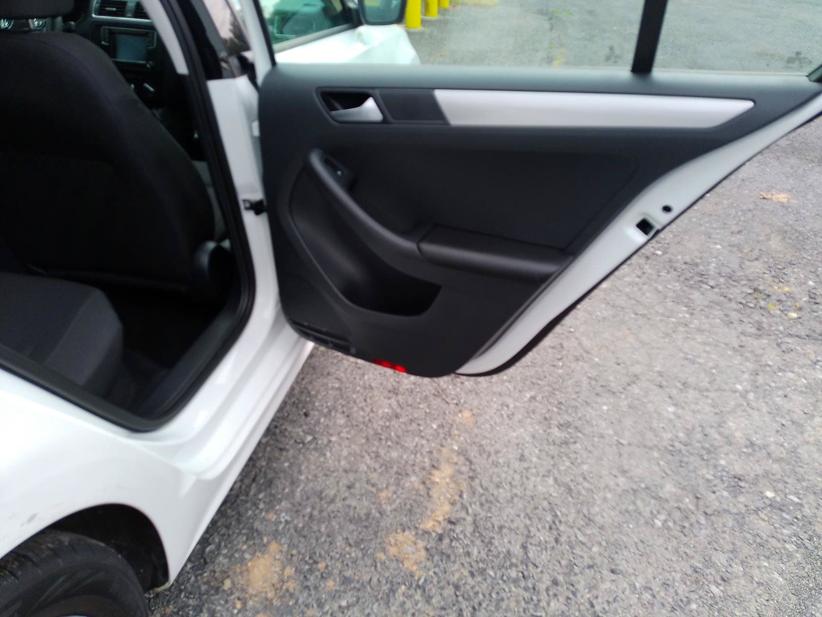 Used 2016 Volkswagen Jetta SE FWD image 32