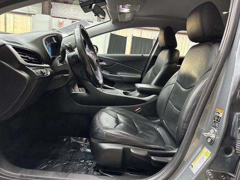 Used 2018 Chevrolet Volt LT w/ Comfort Package image 11