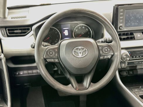 Used 2020 Toyota RAV4 XLE w/ Convenience Package FWD image 18