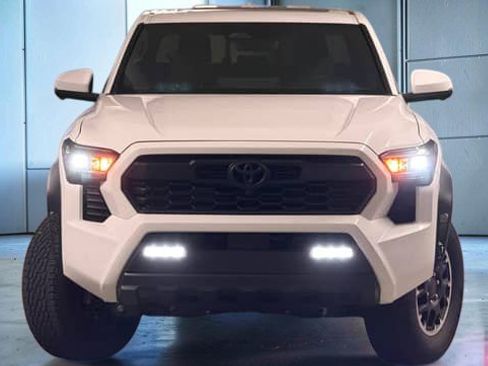 Used 2024 Toyota Tacoma TRD Sport w/ TRD Sport Upgrade Package image 6