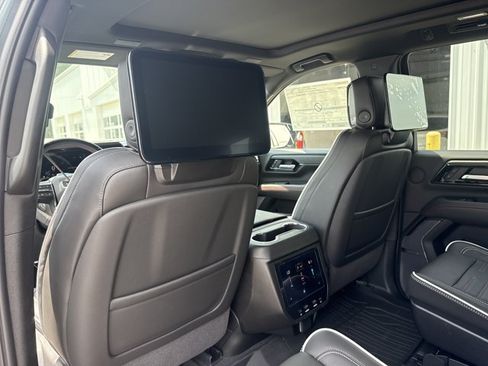 New 2026 GMC Yukon AT4 Ultimate w/ LPO, Floor Liner Package AWD/4WD image 7