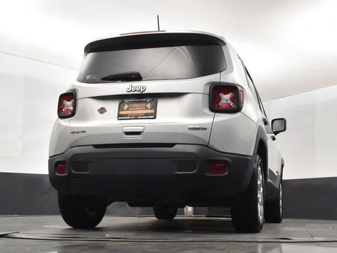 Used 2021 Jeep Renegade Latitude w/ Convenience Group AWD/4WD image 13