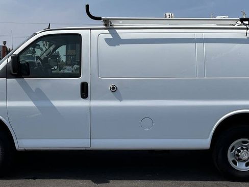 Used 2015 Chevrolet Express 2500 RWD image 8