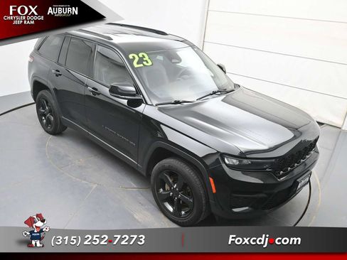 Used 2023 Jeep Grand Cherokee Altitude AWD/4WD image 24
