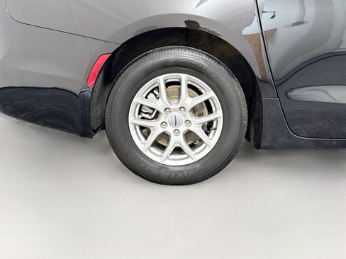 Used 2025 Chrysler Pacifica Select FWD image 20