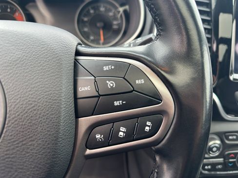 Used 2021 Jeep Cherokee Limited image 14