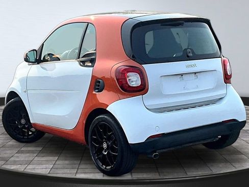 Used 2016 smart fortwo passion RWD image 11