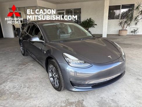 Used 2018 Tesla Model 3 Long Range RWD image 1