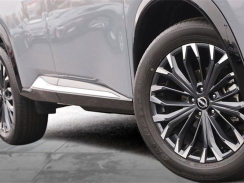 Certified 2025 Nissan Rogue Platinum image 3