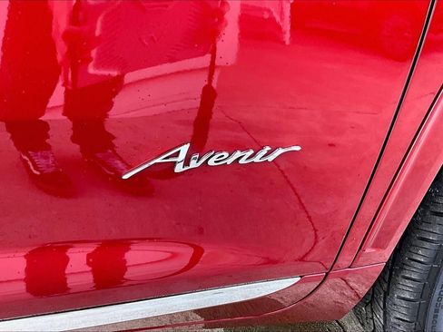 Used 2025 Buick Enclave Avenir w/ Super Cruise Package image 8