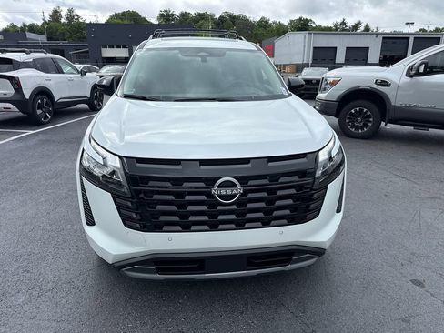 New 2026 Nissan Pathfinder Platinum FWD image 8