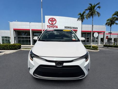 Used 2024 Toyota Corolla LE FWD image 2