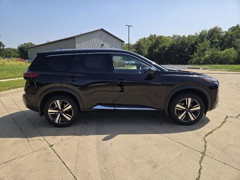 Used 2023 Nissan Rogue Platinum w/ Platinum Premium Package AWD/4WD image 2