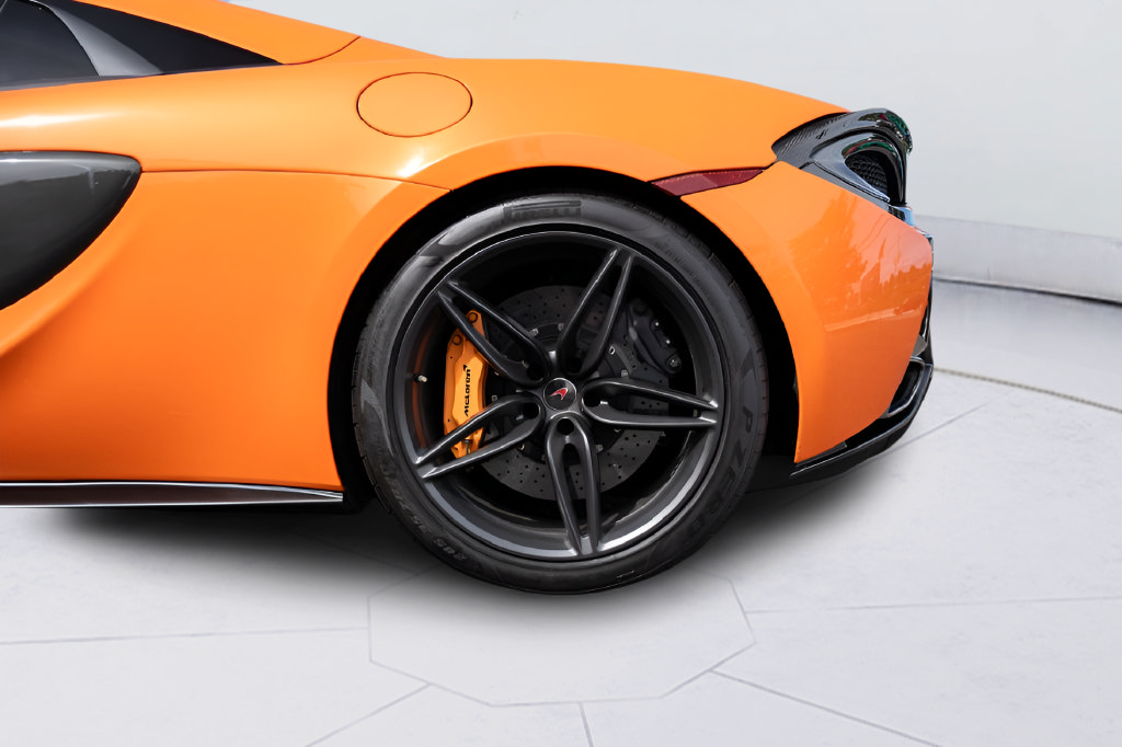 Used 2018 McLaren 570S Spider RWD image 32