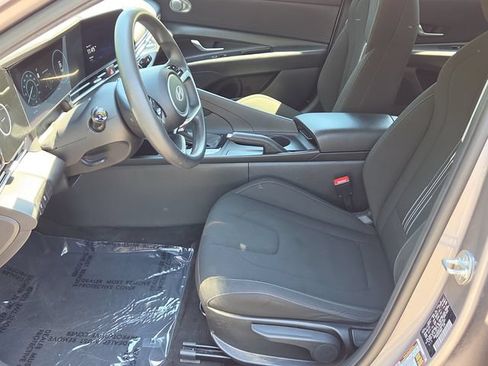 Used 2024 Hyundai Elantra SEL FWD image 10
