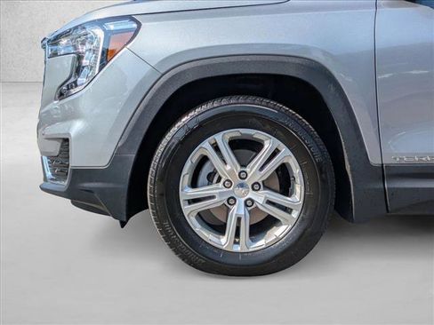 Used 2024 GMC Terrain SLE image 21