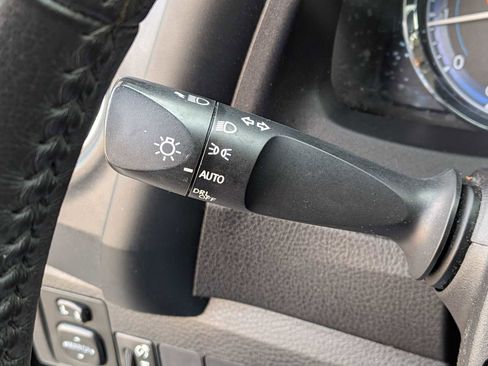 Used 2017 Toyota Corolla SE image 25